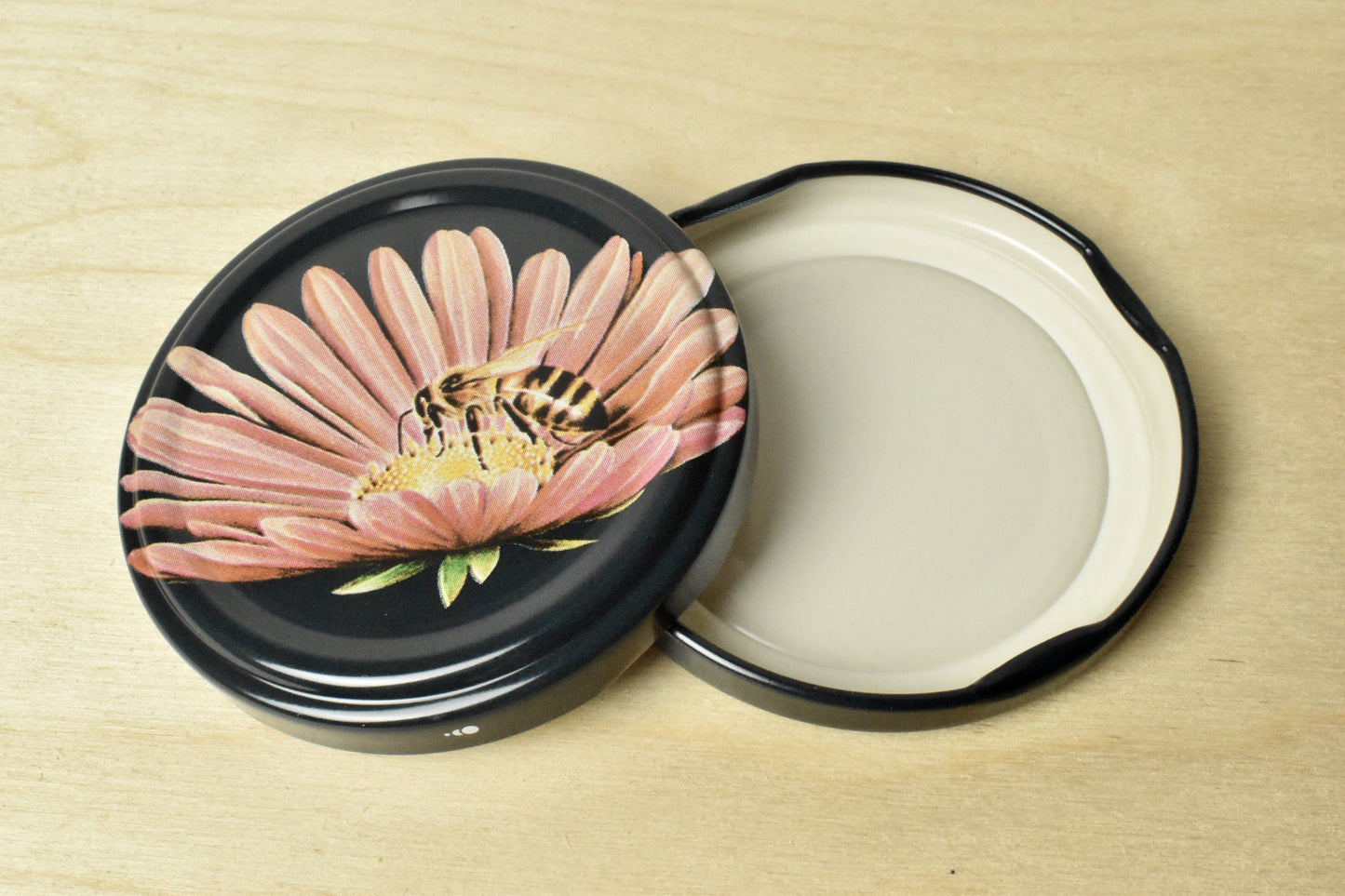 Deksel Zwart Bij Op Bloem 63mm;Deksel Zwart Bij Op Bloem 63mm 24 St;