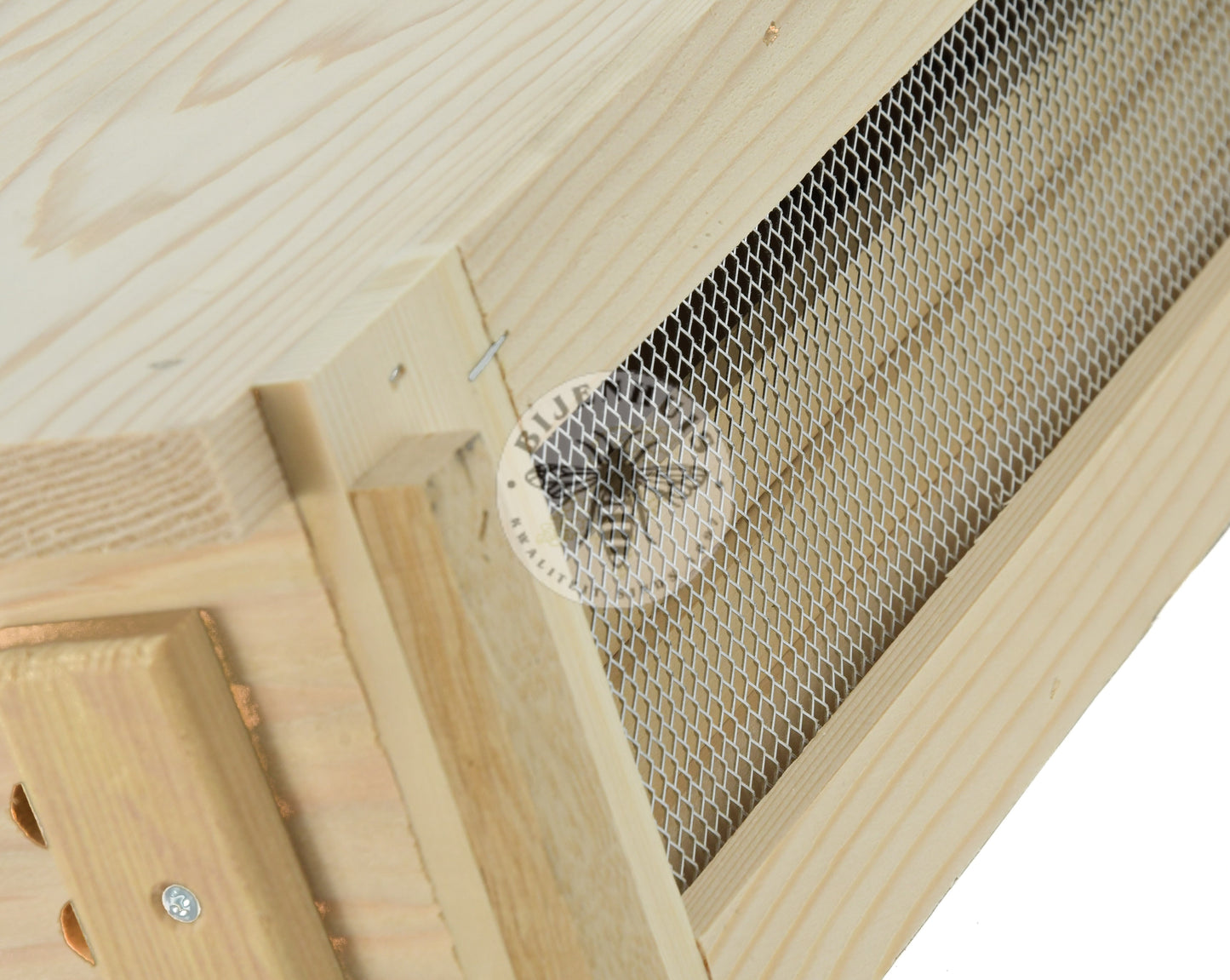 Drieramer Vuren met voerbakje en ramen;Drieramer Vuren met voerbakje en ramen;Drieramer Vuren met voerbakje en ramen;Drieramer Vuren met voerbakje en ramen